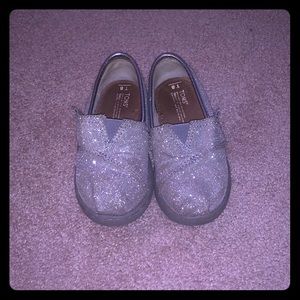 Toms slip on